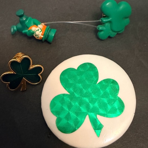 Jewelry - Green Shamrock Brooch and Pin Set